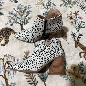 Serra Women's Ankle boots animal print chunky heel Size 7 NWT